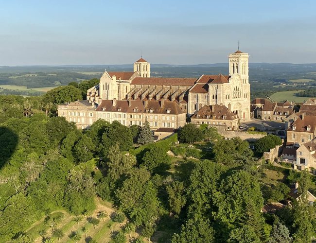 vue aérienne de Vézelay, site UNESCO